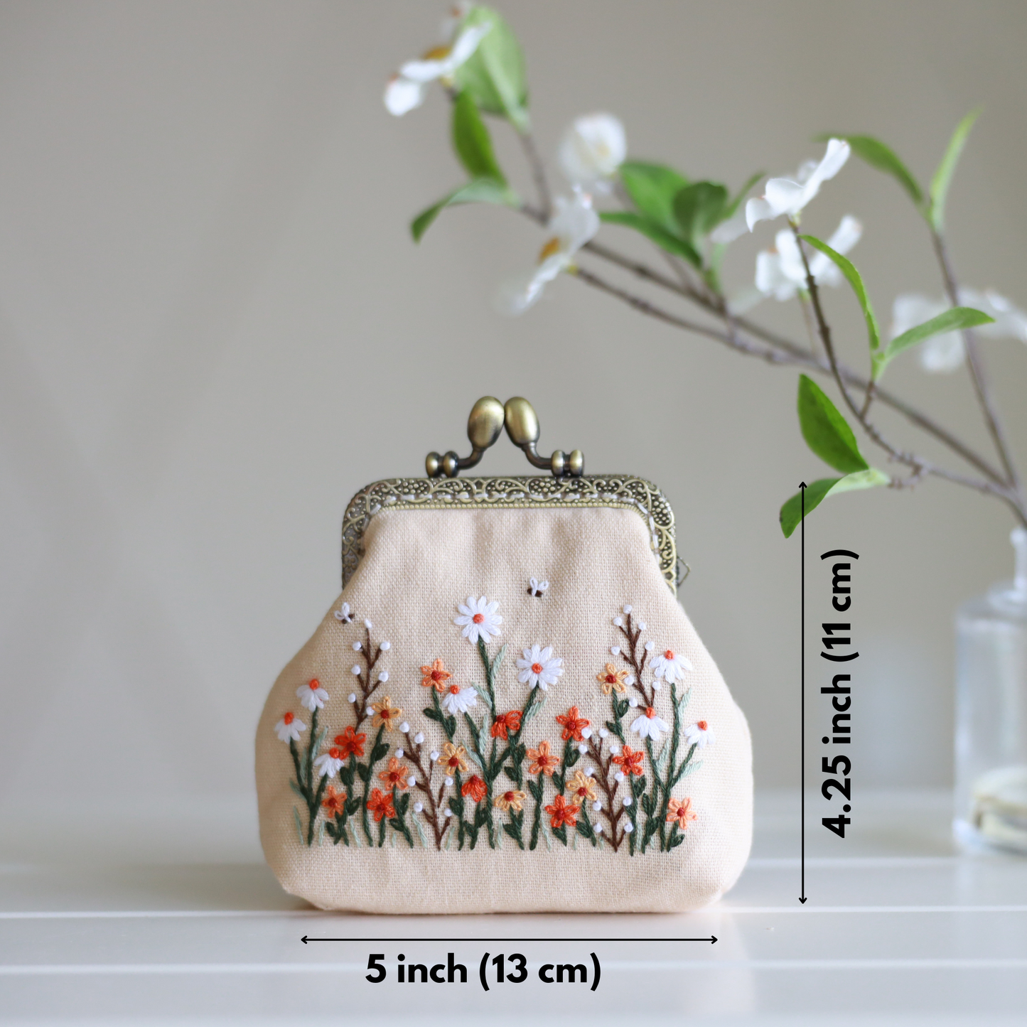 Vintage Floral Hand Embroidered Clasp Coin Purse
