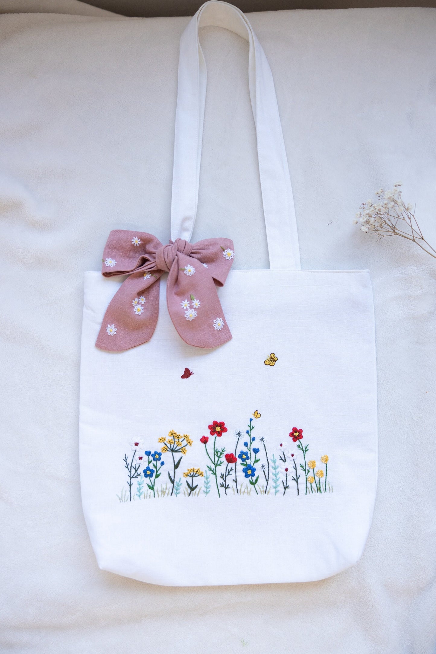 Floral Embroidered Linen Bag, Cute Wild Flower Embroidery Market Bag, Eco Friendly Grocery Bag, Cute Tote, Aesthetic Bag, Christmas Gift