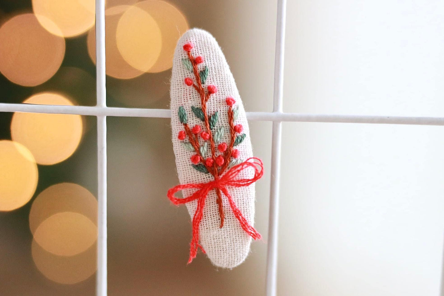 White Christmas Holly Hair Clip. Ilex aquifolium hair clip. White & Red Christmas Holly Hair Snap. Christmas Hair barrettes.