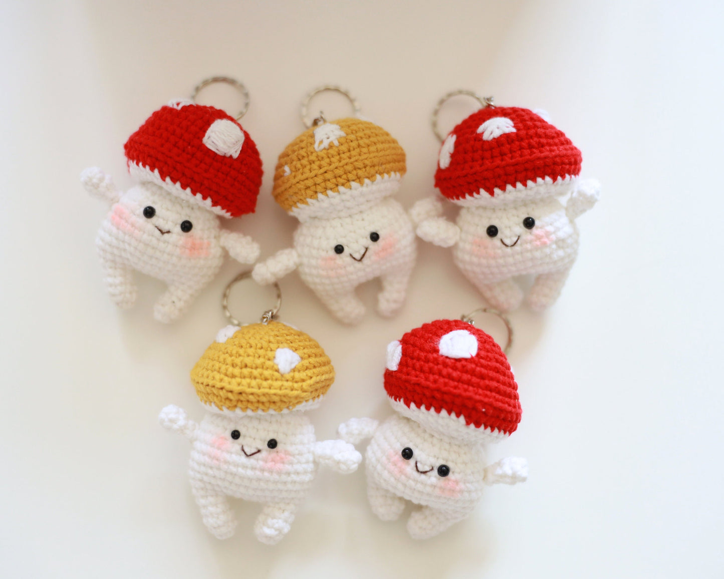 Crochet Mushroom Keychain, Cartoon Mushroom Key Chain, Hand-Crocheted Small Mushroom Cartoon Keychain, Cute Bag Accessories, Cute Gift