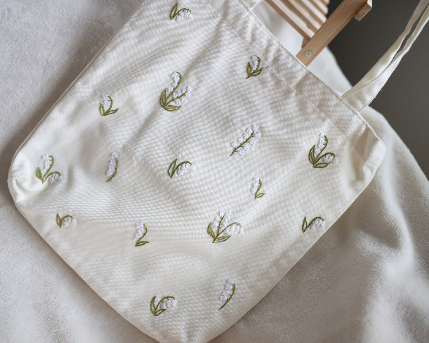 Daisy Flowers Embroidered Tote Bag, Tote Bag, Lavender Floral Canvas Tote Bag, Handmade Cute Floral Tote Bag Summer, Vintage Tote