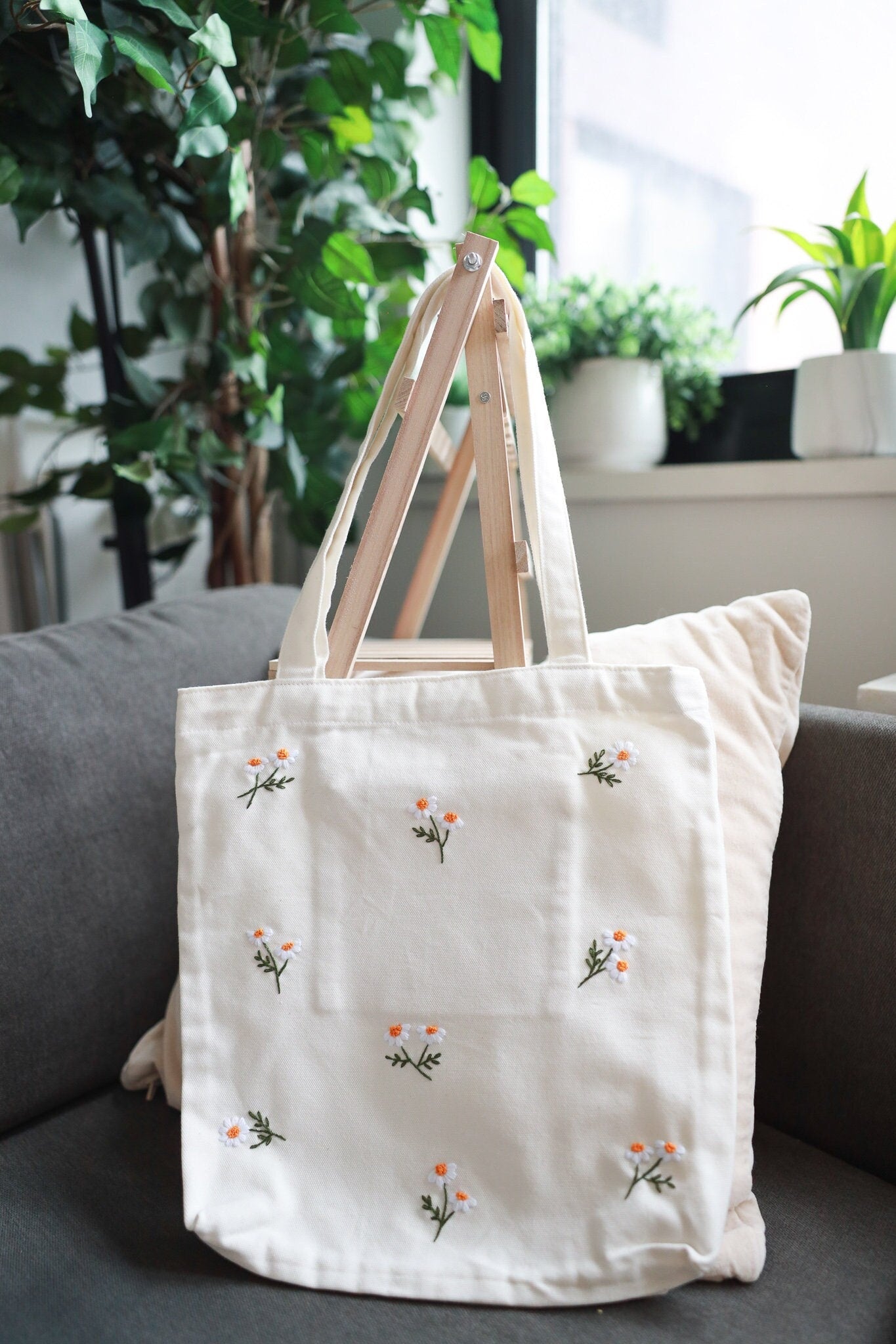 Daisy Flowers Embroidered Tote Bag, Tote Bag, Lavender Floral Canvas Tote Bag, Handmade Cute Floral Tote Bag Summer, Vintage Tote