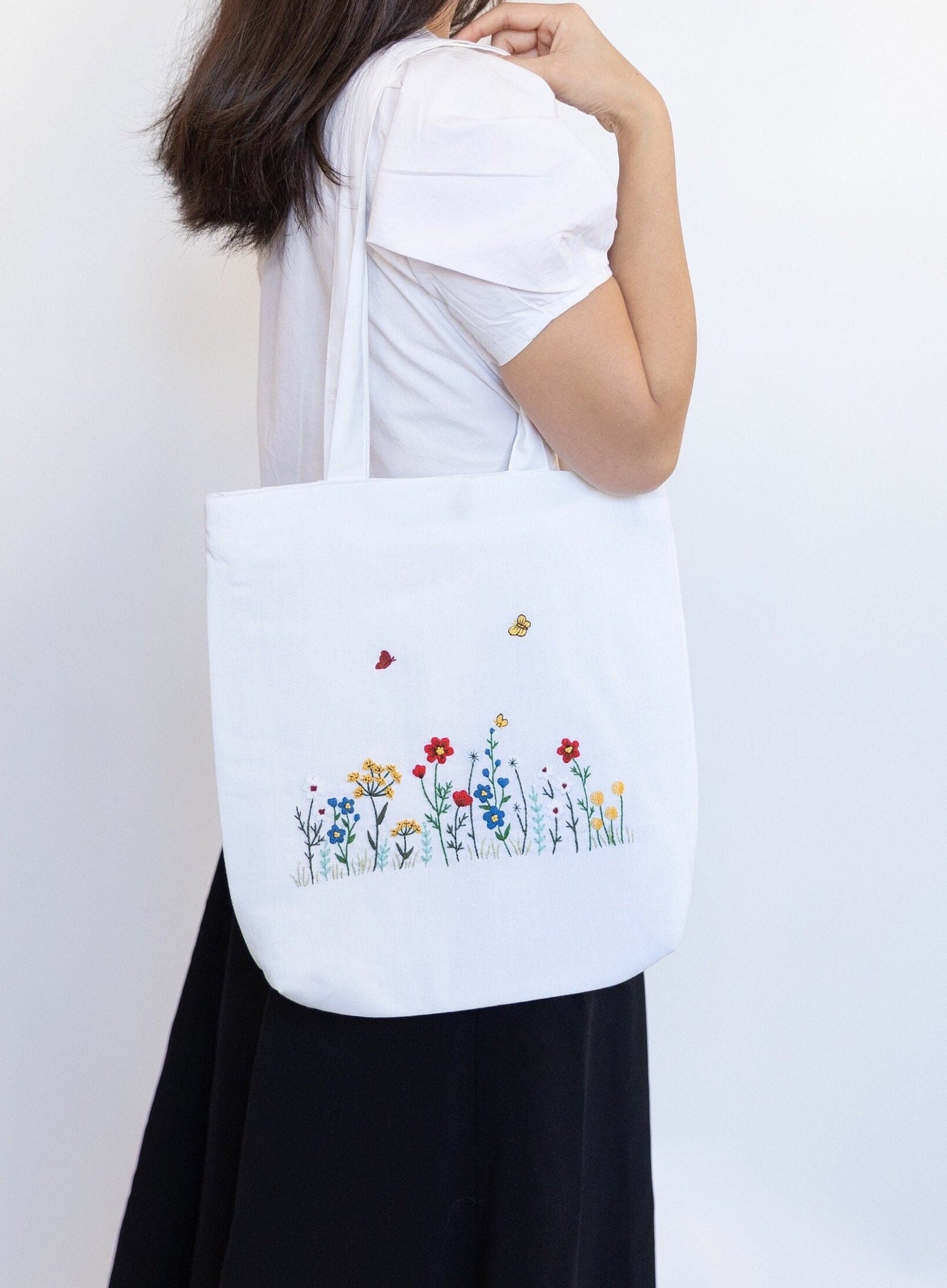 Floral Embroidered Linen Bag, Cute Wild Flower Embroidery Market Bag, Eco Friendly Grocery Bag, Cute Tote, Aesthetic Bag, Christmas Gift