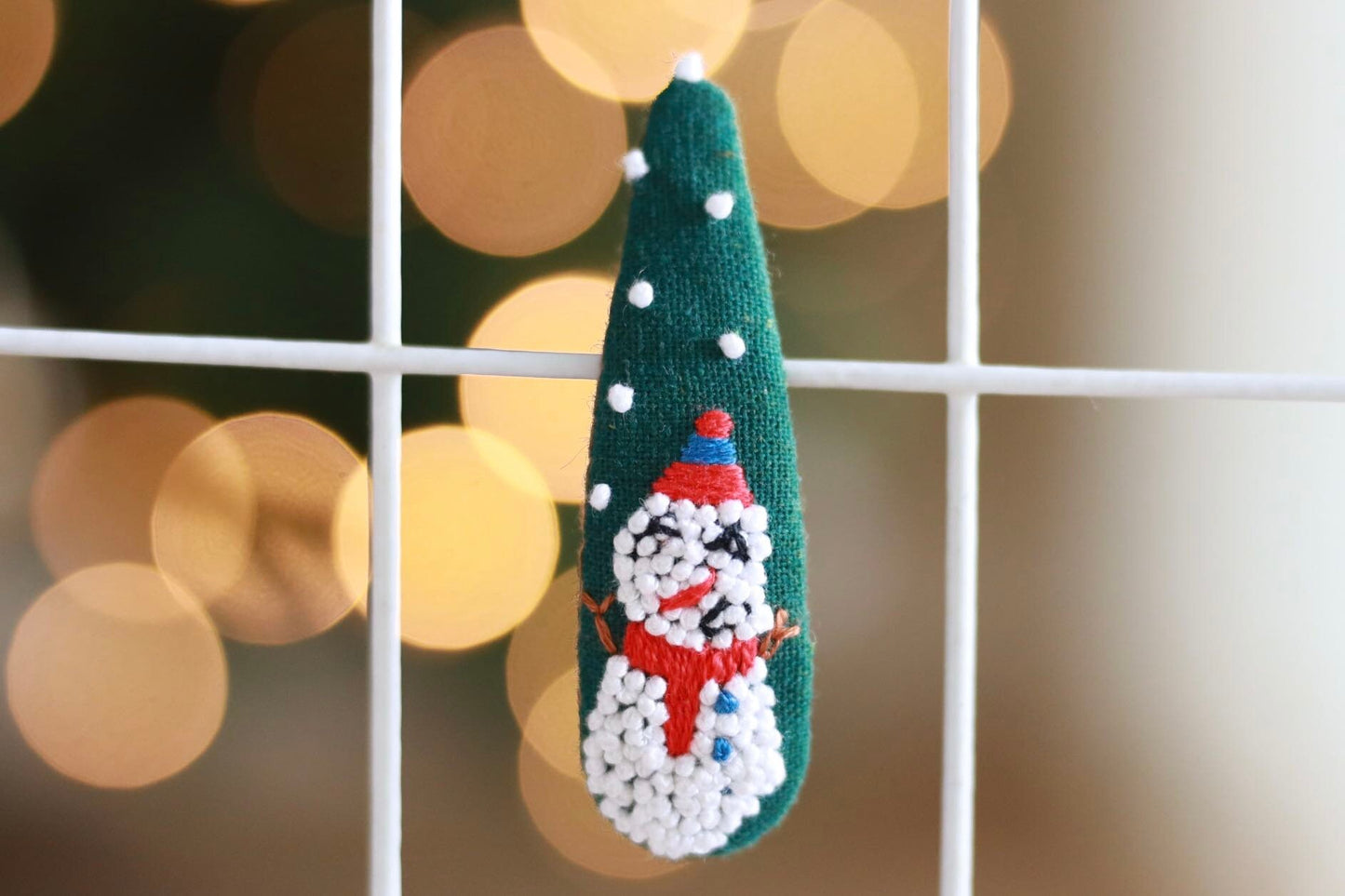 Snowman hair clip. Snowman hair barrettes. Snowman snap clips. Christmas snowman snap hair clips. Green hair clip. Linen hair clip.