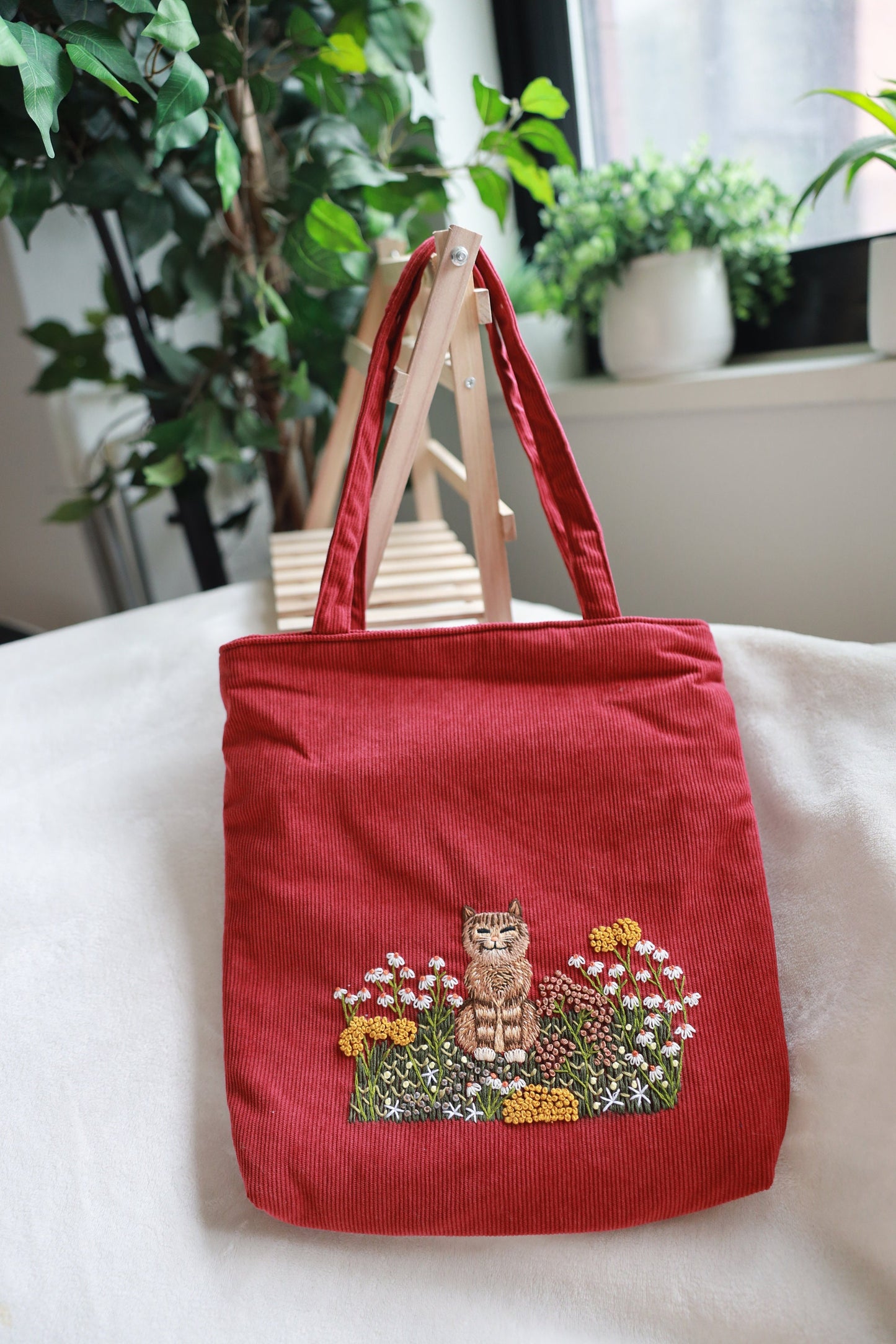 Embroidered Velvet Tote Bag with Cat Embroidery
