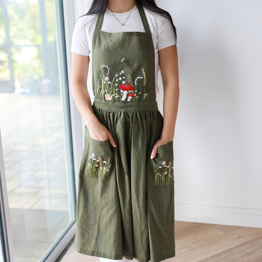 MADE-TO-ORDER Woodland Hand Embroidered Linen Apron, Moss Green Mushroom Kitchen Apron with Pockets, Cottagecore Garden Apron